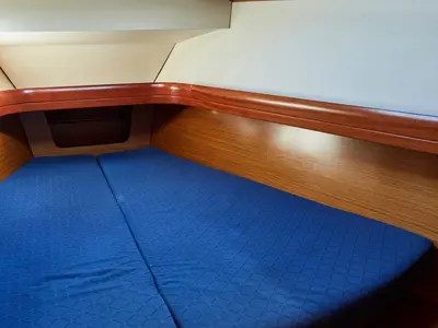 Cabin on BBCAP, a Jeanneau Sun Odyssey 39i sailboat at Vigo, Spain