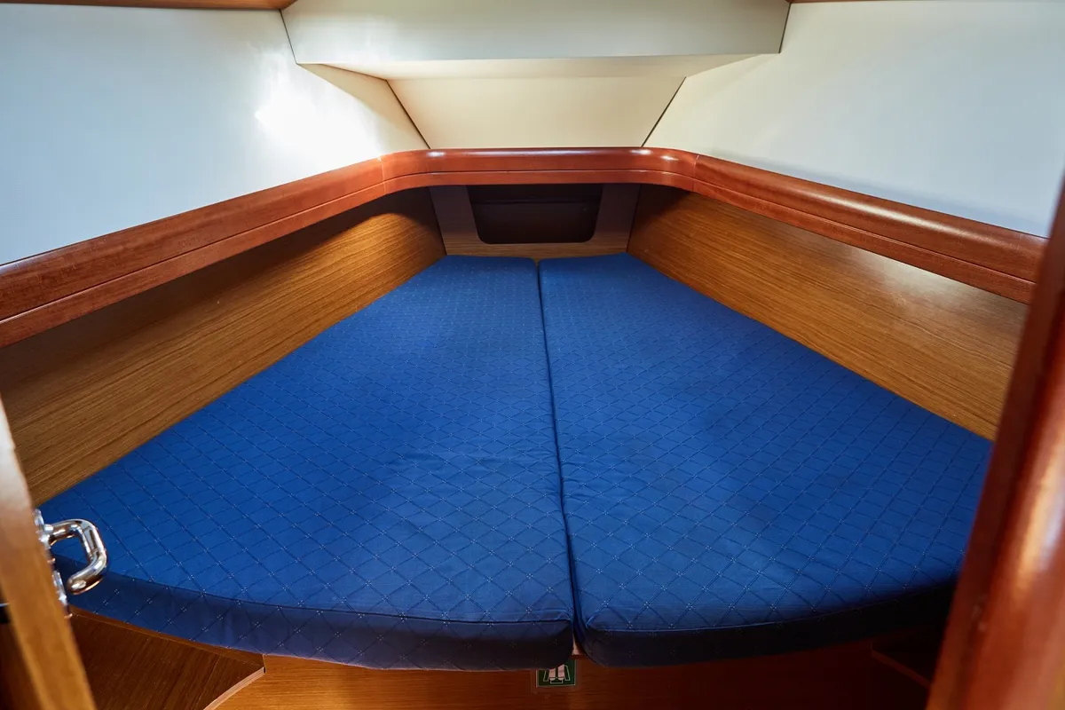 Cabin on BBCAP, a Jeanneau Sun Odyssey 39i sailboat at Vigo, Spain