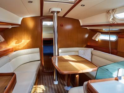 Salon of BBCAP, a Jeanneau Sun Odyssey 39i sailboat at Vigo, Spain