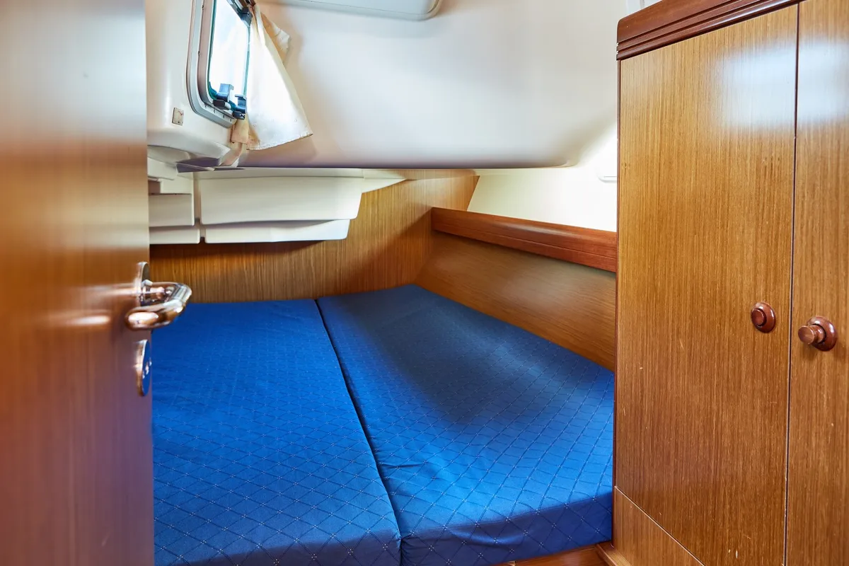 Cabin on BBCAP, a Jeanneau Sun Odyssey 39i sailboat at Vigo, Spain