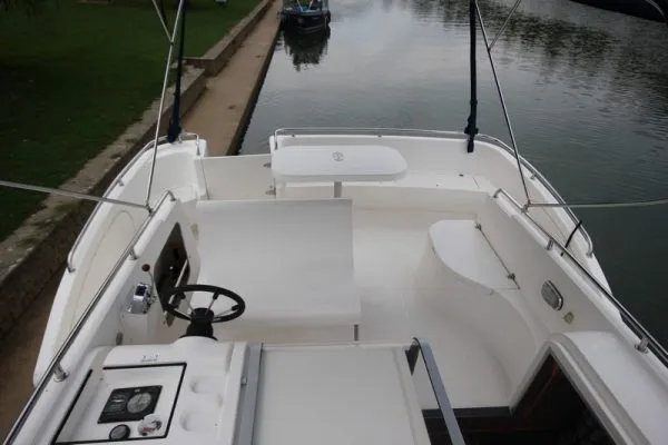 2507, a Haines Haines 34 motorboat at Savoyeux, France