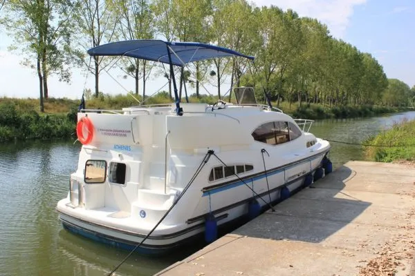 2507, a Haines Haines 34 motorboat at Savoyeux, France