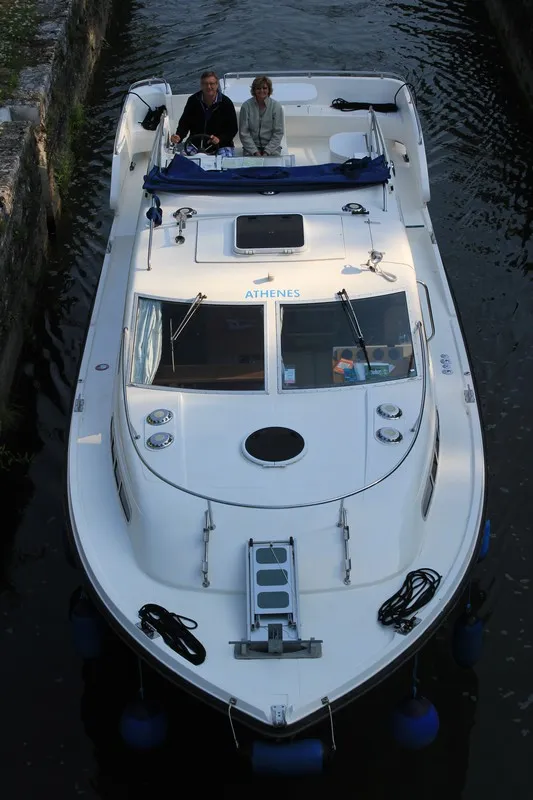 2507, a Haines Haines 34 motorboat at Savoyeux, France