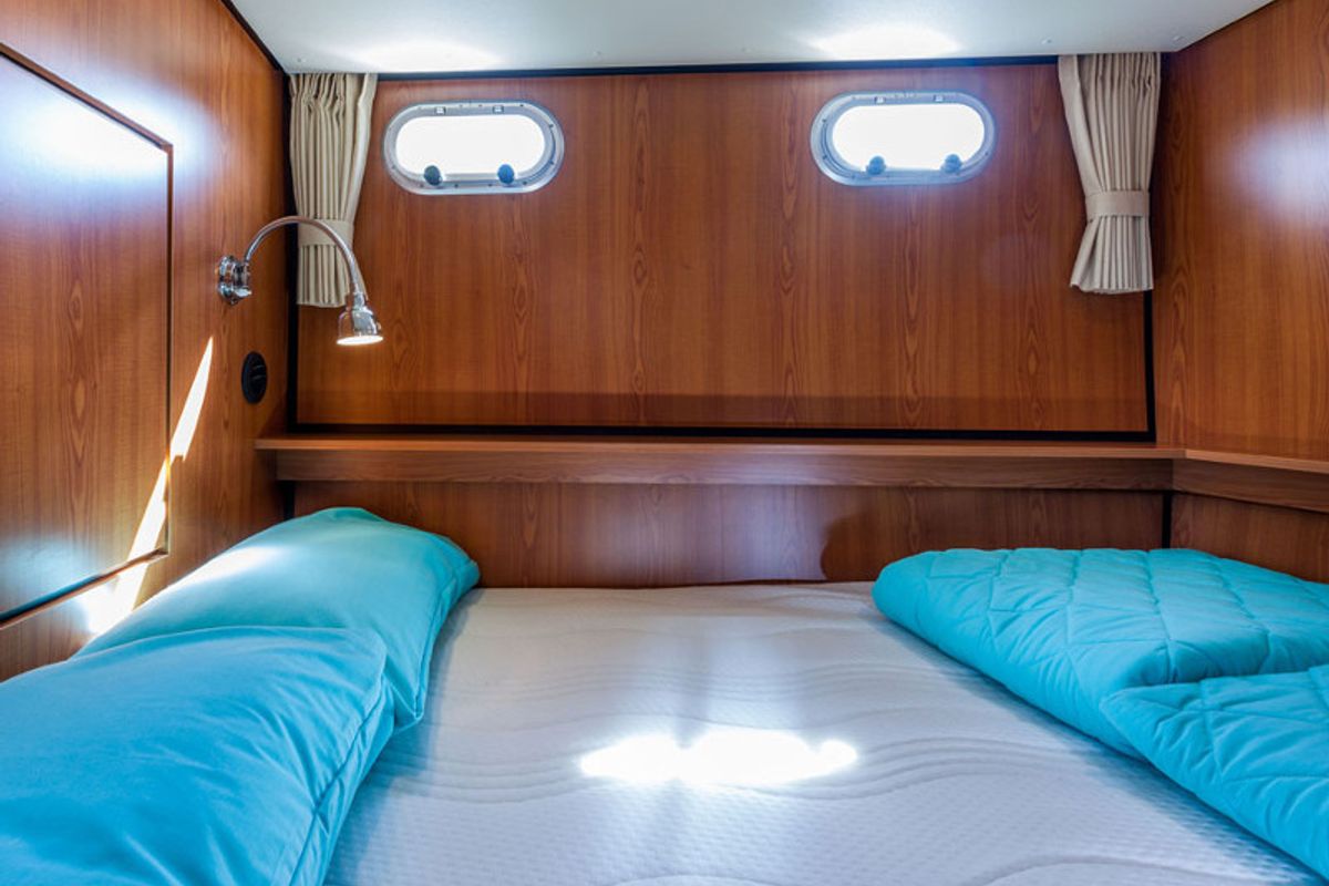 Cabin on 349GS-10, a Linssen Grand Sturdy 34.9 motorboat at Scey-sur-Saône-et-Saint-Albin, France