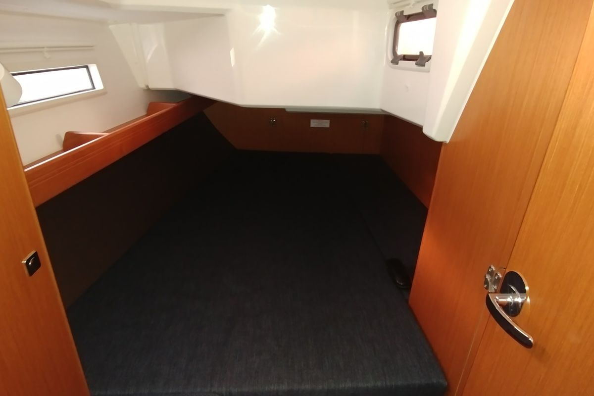 Cabin on Alegria, a Bavaria Cruiser 37 sailboat at Općina Sukošan, Croatia