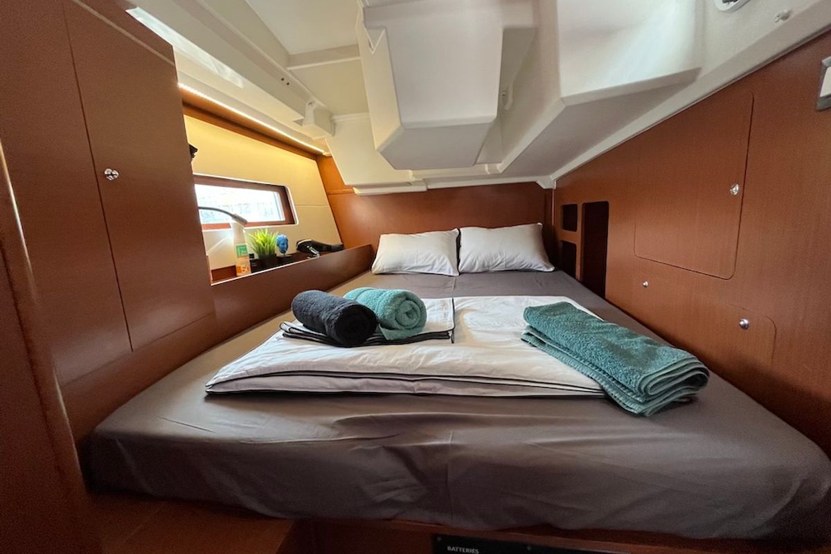 Cabin on Marilyn, a Beneteau Oceanis 46.1 sailboat at Athens, Greece