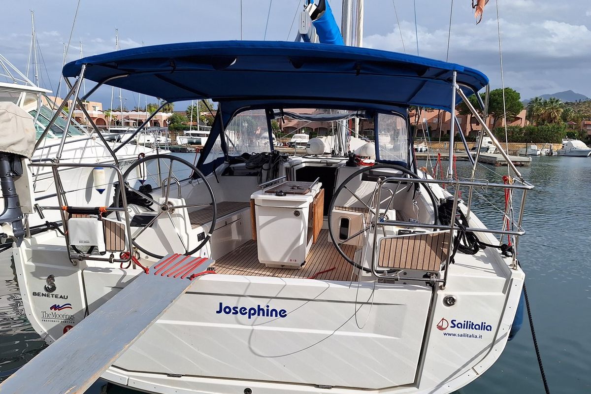 Cockpit of Josephine, a Beneteau Oceanis 40.1 sailboat at Tonnarella, Italy