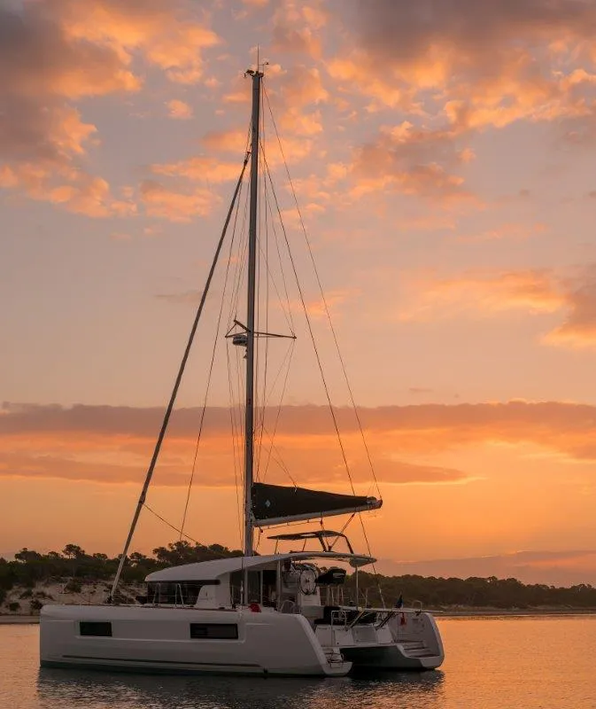 Araponga, a Lagoon 40 catamaran at Marina d'Empuriabrava