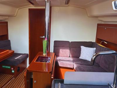 Salon of Ivy, a Hanse Yachts Hanse 415 sailboat at Grad Kaštela, Croatia