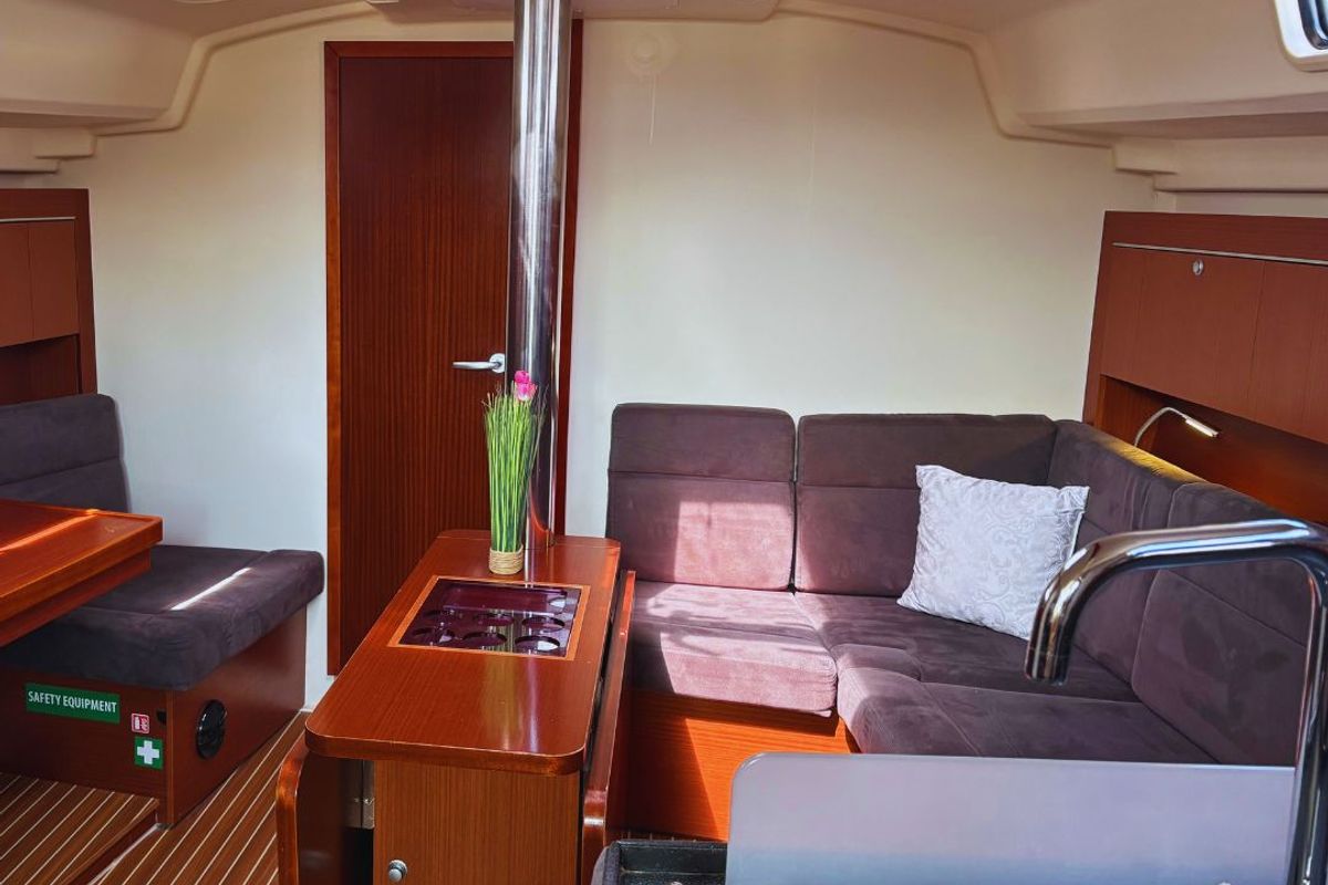 Salon of Ivy, a Hanse Yachts Hanse 415 sailboat at Grad Kaštela, Croatia