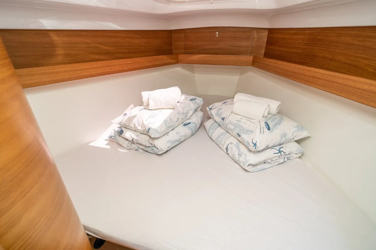 Cabin on Tonka, a Elan Impression 40.1 sailboat at Grad Kaštela, Croatia