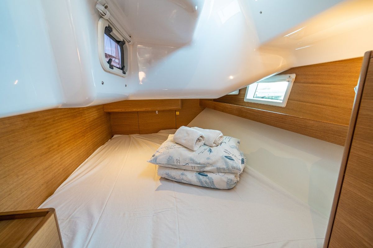 Cabin on Tonka, a Elan Impression 40.1 sailboat at Grad Kaštela, Croatia