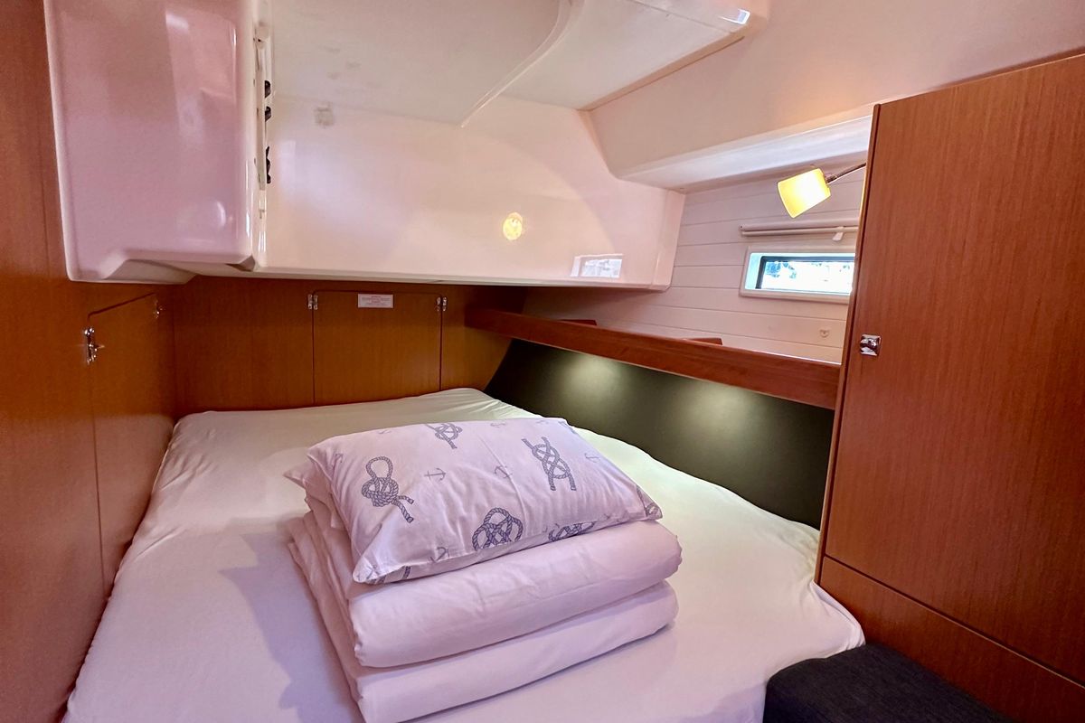 Cabin on Sestrica, a Bavaria Cruiser 46 sailboat at Općina Sukošan, Croatia