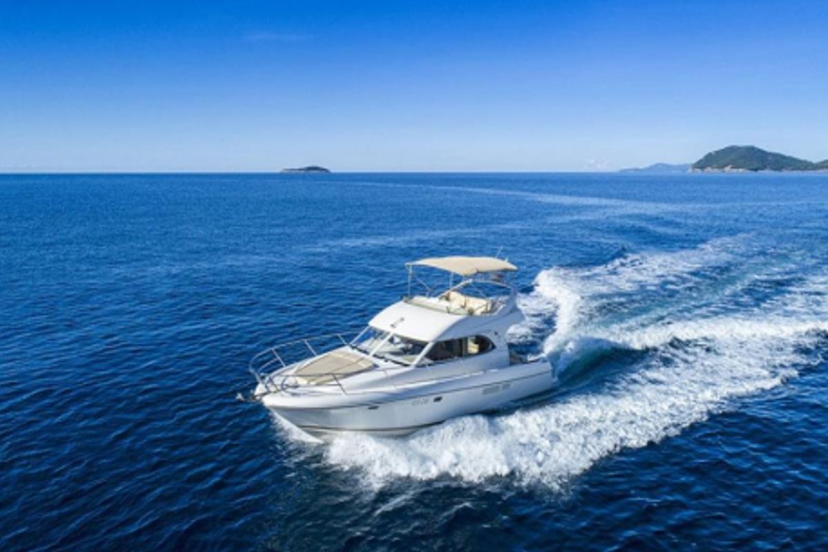 Exterior view of Franchy, a Jeanneau Prestige 36 yacht at Split, Croatia