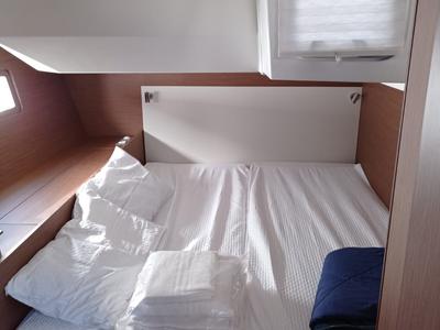 Cabin on Senza Confini II, a Beneteau Oceanis 51.1 sailboat at Tonnarella, Italy