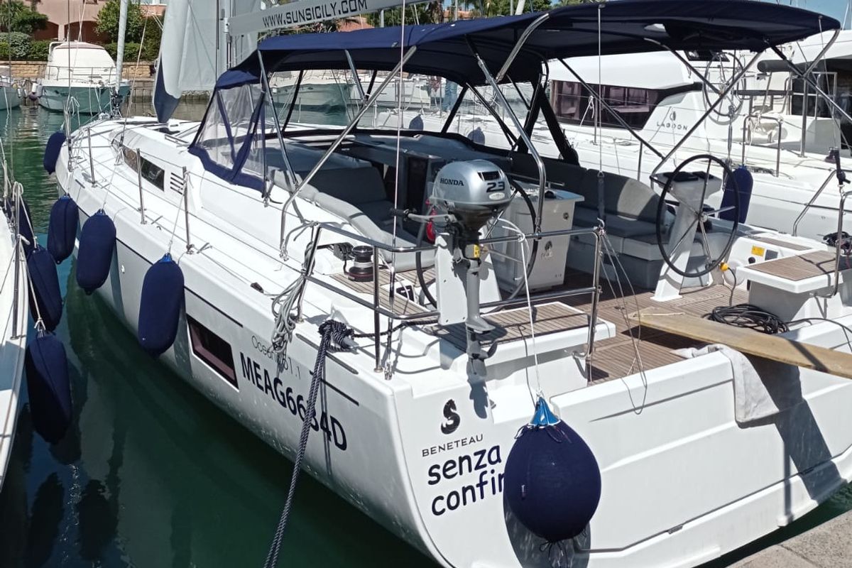 Exterior view of Senza Confini II, a Beneteau Oceanis 51.1 sailboat at Tonnarella, Italy
