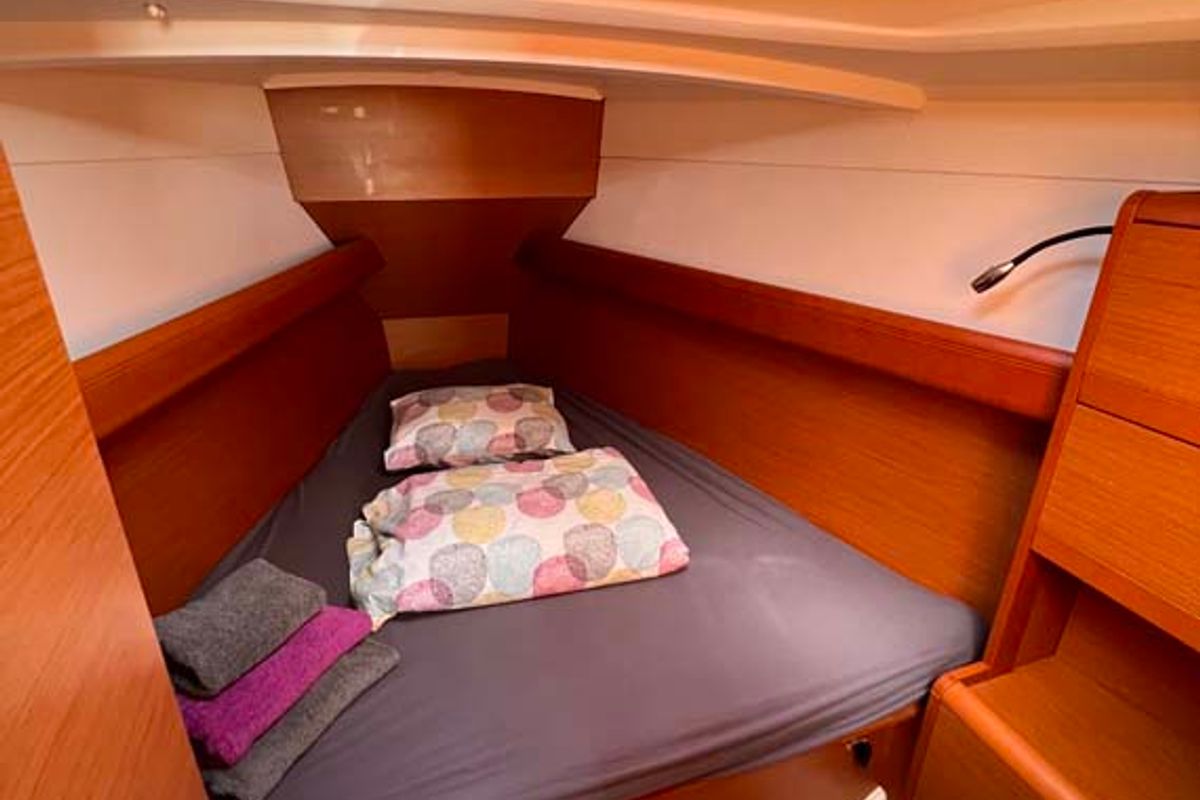 Cabin on Moelli, a Jeanneau Sun Odyssey 389 sailboat at Felanitx, Spain
