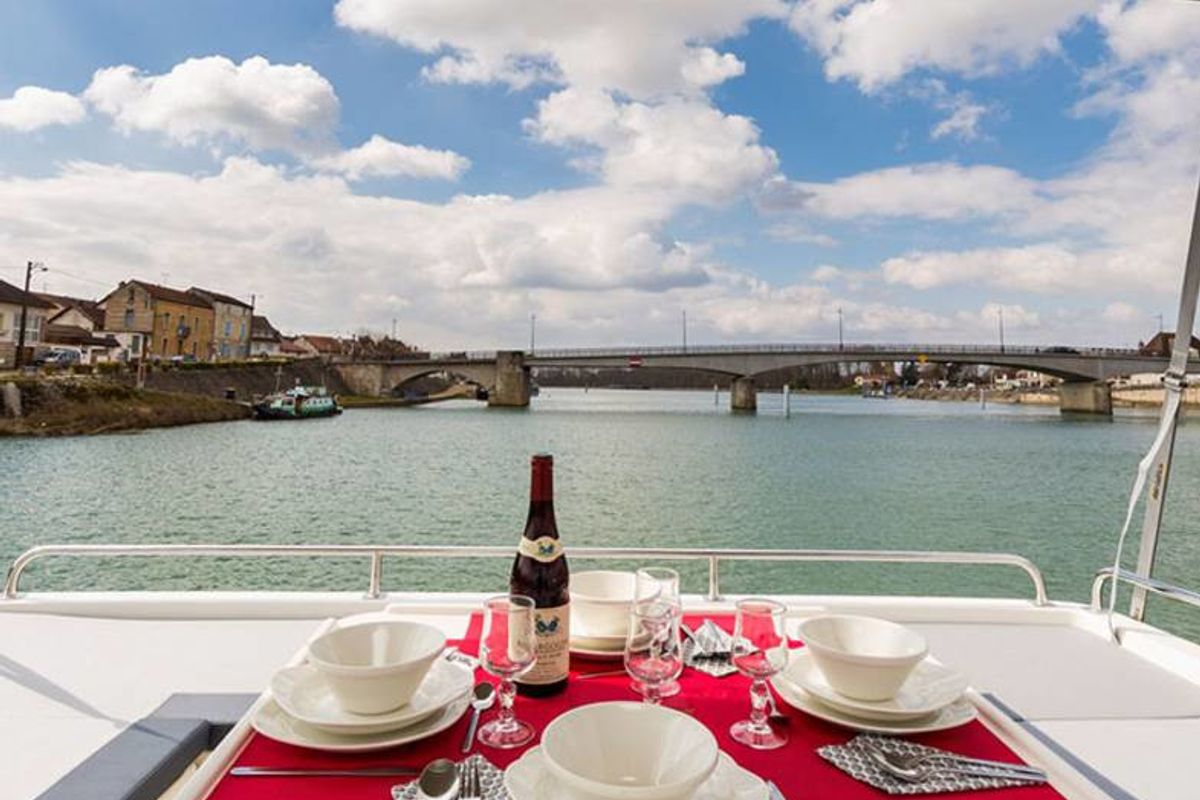 Deck of Horizon 1, a Cygnet Horizon 1 motorboat at Castelnaudary, France