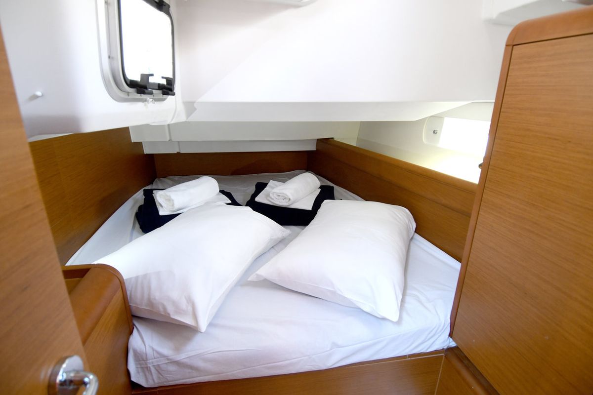 Cabin on Kiss Kiss, a Jeanneau Sun Odyssey 419 sailboat at Dubrovnik, Croatia