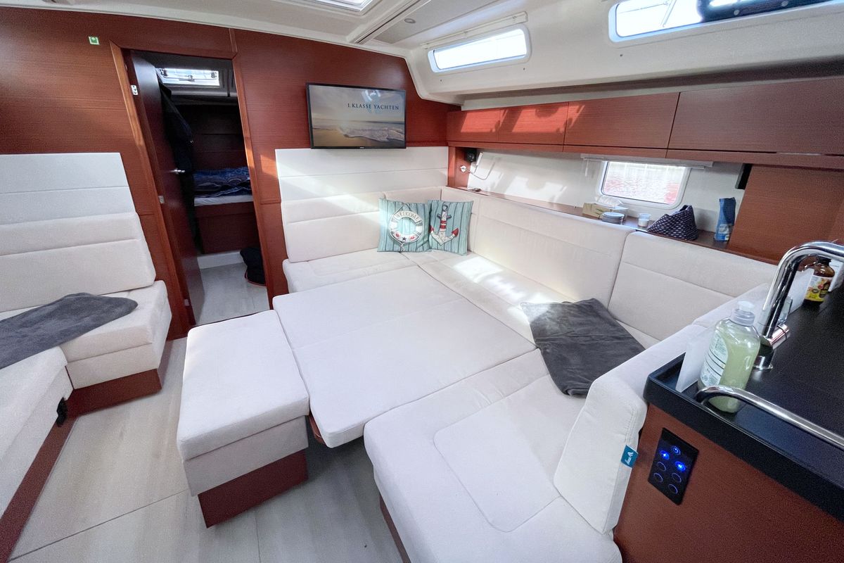 Salon of Namaka Elua, a Hanse Yachts Hanse 458 sailboat at Palma de Mallorca, Spain