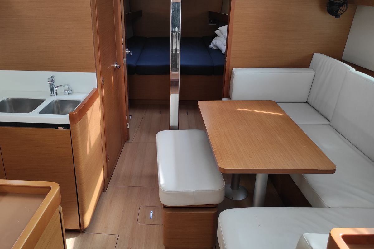 Salon of Alboran Caipiroska, a Jeanneau Sun Odyssey 440 sailboat at es Jonquet, Spain