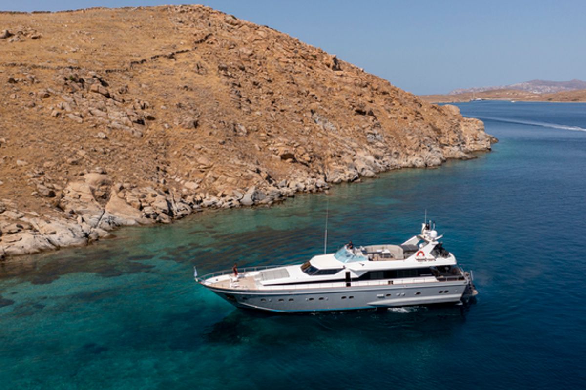 Exterior view of Shiva, a Cantieri di Pisa Akhir 27 yacht at Ornos, Greece