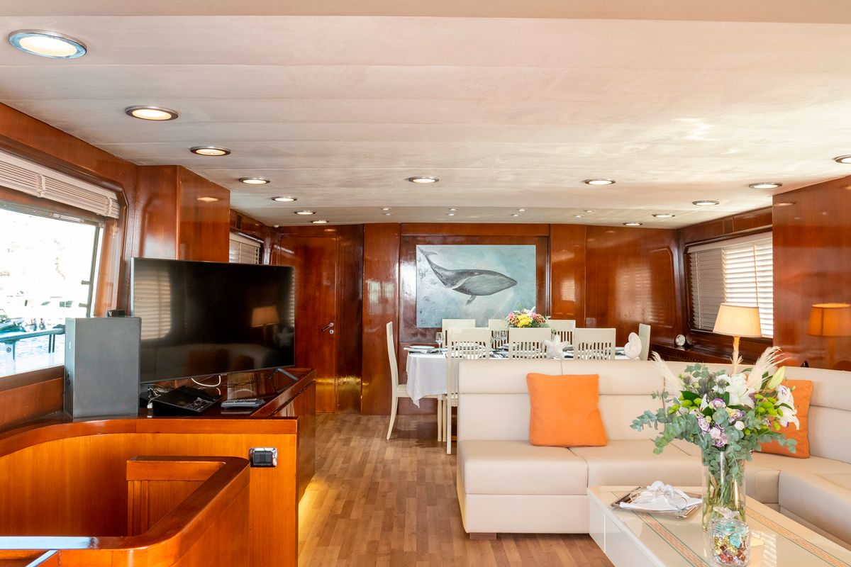 Salon of Shiva, a Cantieri di Pisa Akhir 27 yacht at Ornos, Greece