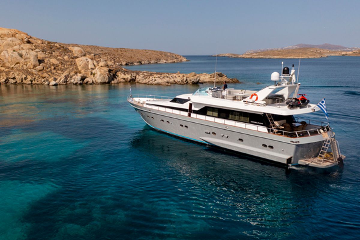 Exterior view of Shiva, a Cantieri di Pisa Akhir 27 yacht at Ornos, Greece