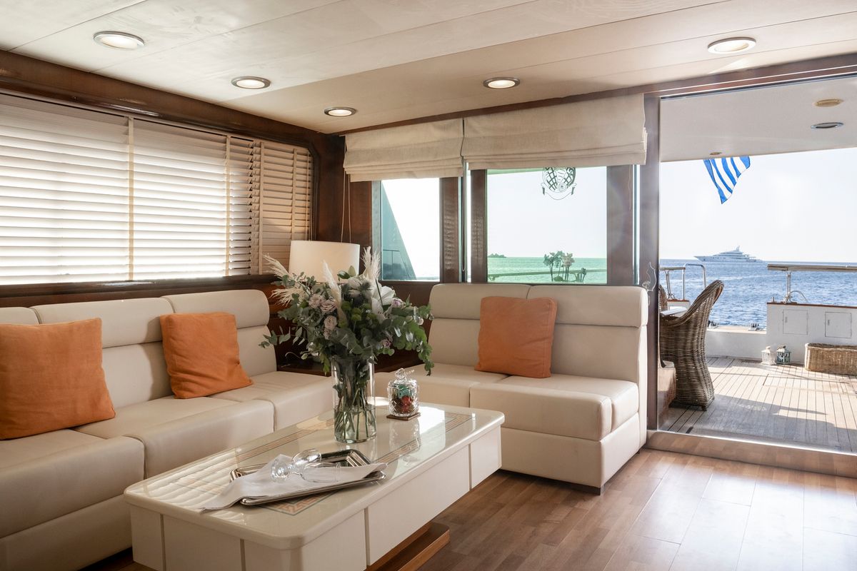 Salon of Shiva, a Cantieri di Pisa Akhir 27 yacht at Ornos, Greece