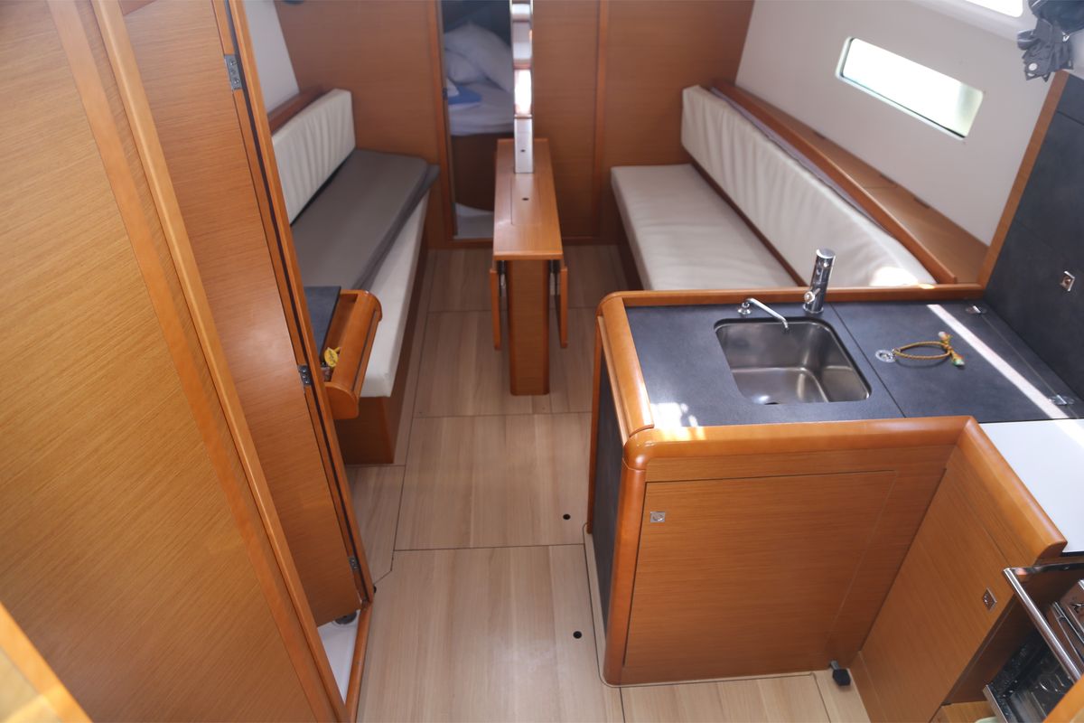 Salon of Ferousa, a Jeanneau Sun Odyssey 349 sailboat at Volos Municipality, Greece
