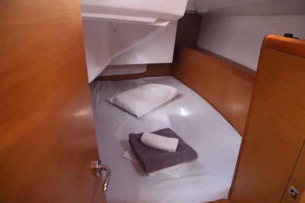 Cabin on Ferousa, a Jeanneau Sun Odyssey 349 sailboat at Volos Municipality, Greece
