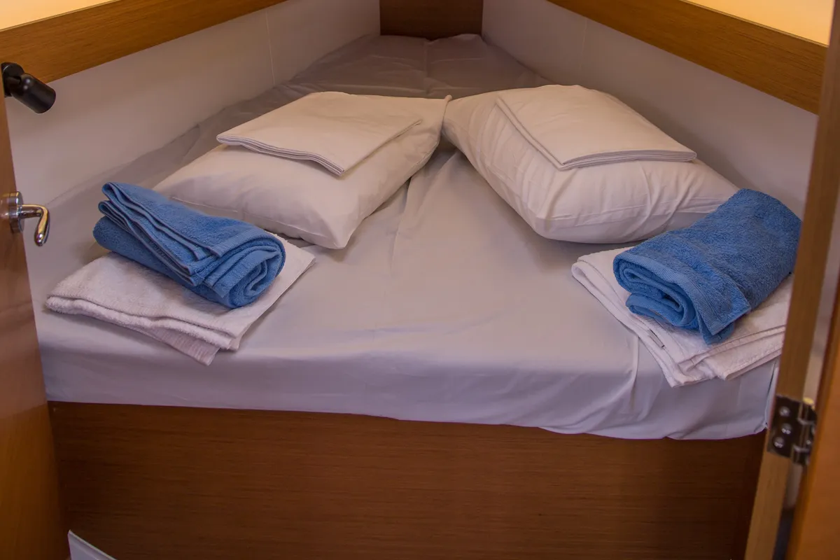 Cabin on Ferousa, a Jeanneau Sun Odyssey 349 sailboat at Volos Municipality, Greece
