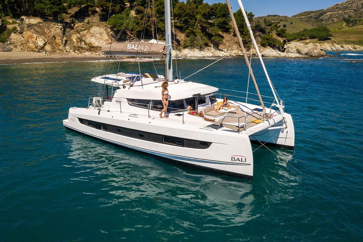 Exterior view of Fabster19, a Bali 4.2 catamaran at Figari/Golfo Aranci, Italy