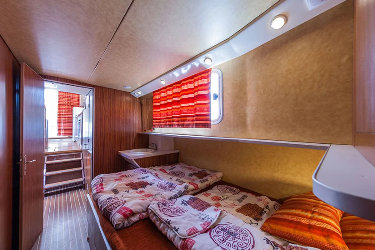 Cabin on 1120R-13, a Pénichette 1120 motorboat at Joigny, France