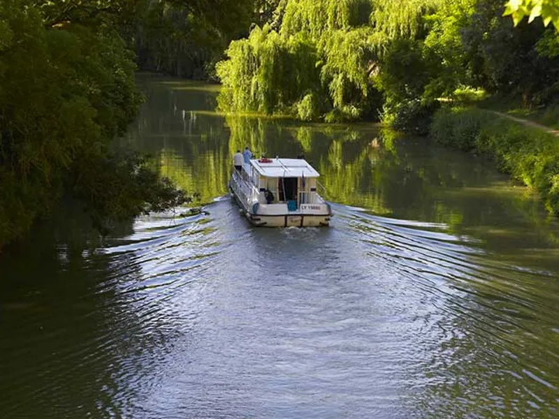 Exterior view of 1120R-13, a Pénichette 1120 motorboat at Joigny, France
