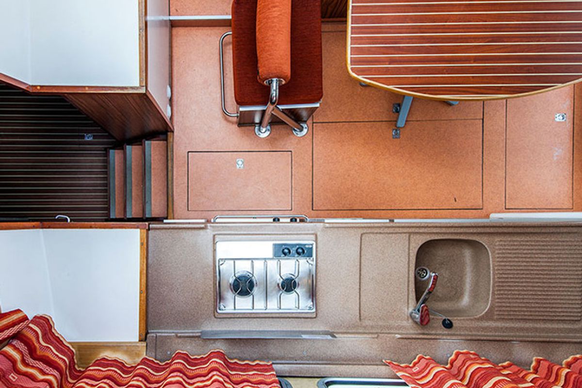Galley of 1120R-13, a Pénichette 1120 motorboat at Joigny, France