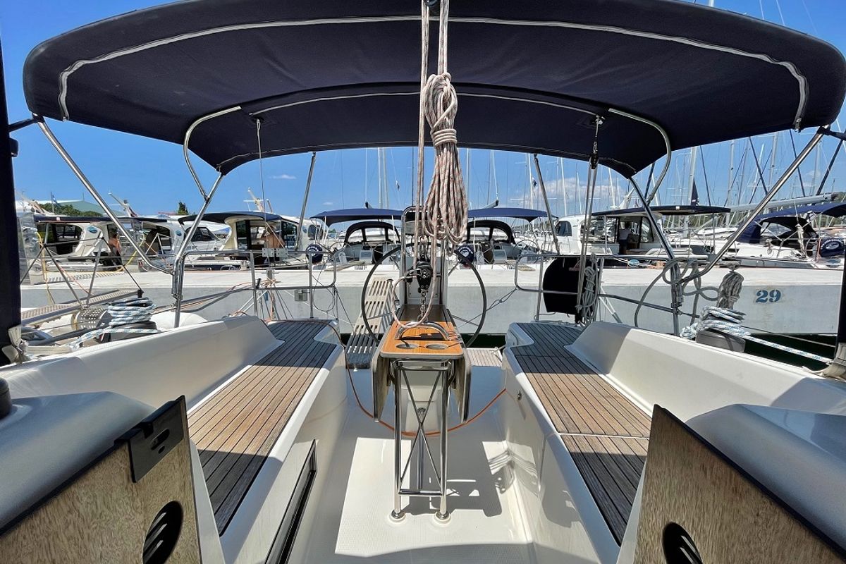 Salon of Chiara, a Bavaria Cruiser 33 sailboat at Općina Sukošan, Croatia
