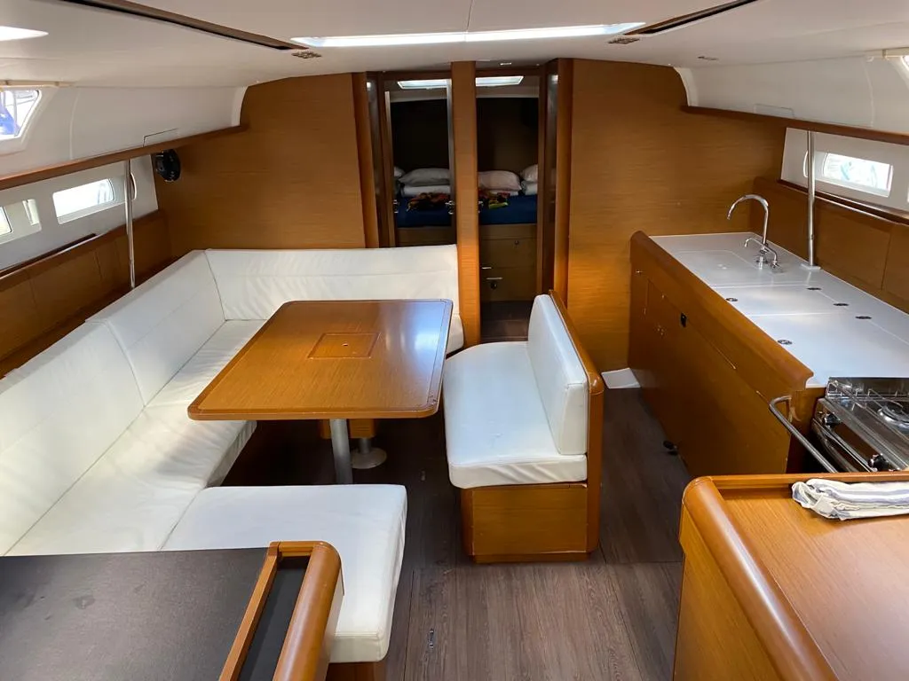 Salon of Alboran Pacharan (Majorca), a Jeanneau Sun Odyssey 519 sailboat at es Jonquet, Spain