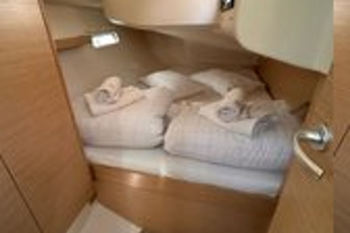Cabin on FuFu, a Hanse Yachts Hanse 388 sailboat at Seget Donji, Croatia