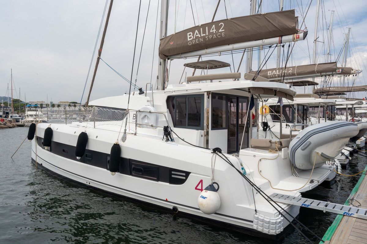 Exterior view of Zaz, a Bali 4.2 catamaran at Hyères, France