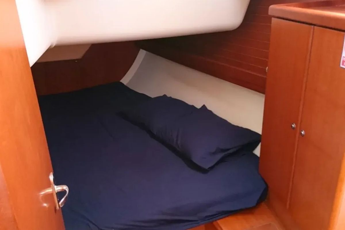 Cabin on Machimbombo, a Dufour 385 Grand Large sailboat at Portimão, Portugal