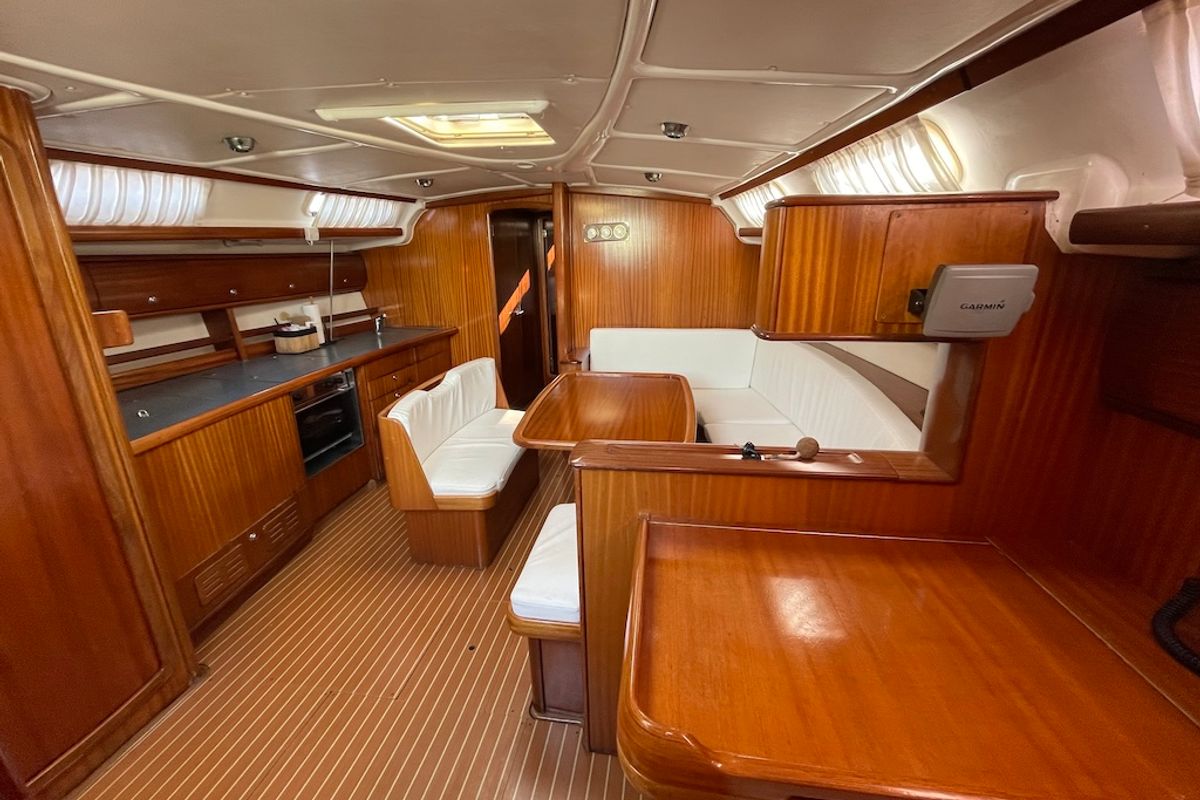 Salon of MIRNA, a Bavaria 44 sailboat at Zadar, Croatia