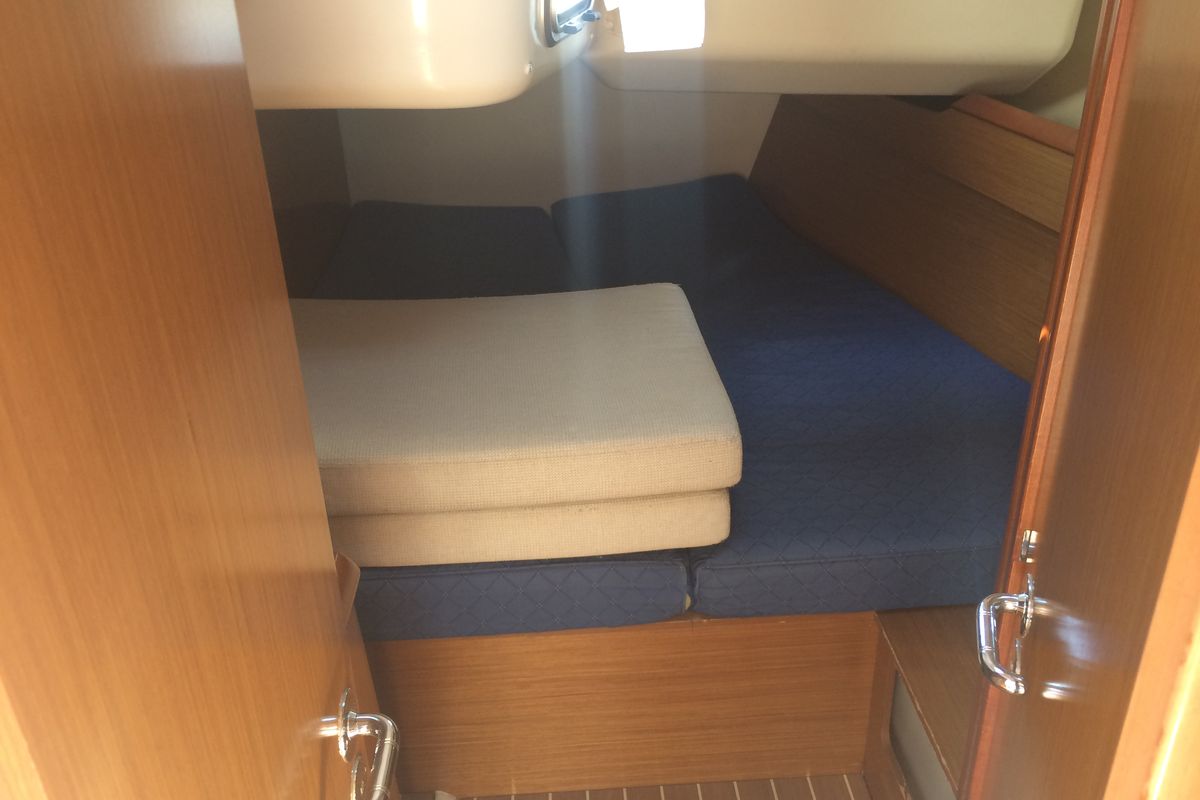 Cabin on Galway, a Jeanneau Sun Odyssey 45 sailboat at Toulon, France