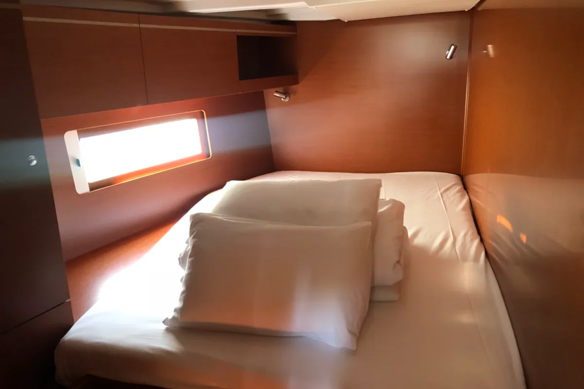 Cabin on Marea, a Beneteau Oceanis 51.1 sailboat at Općina Medulin, Croatia