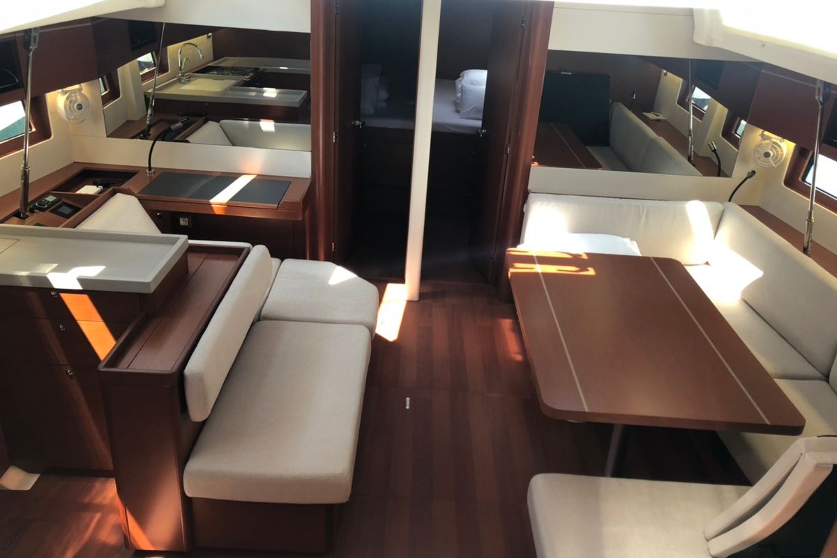 Salon of Marea, a Beneteau Oceanis 51.1 sailboat at Općina Medulin, Croatia