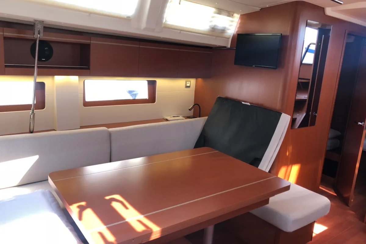 Salon of Marea, a Beneteau Oceanis 51.1 sailboat at Općina Medulin, Croatia