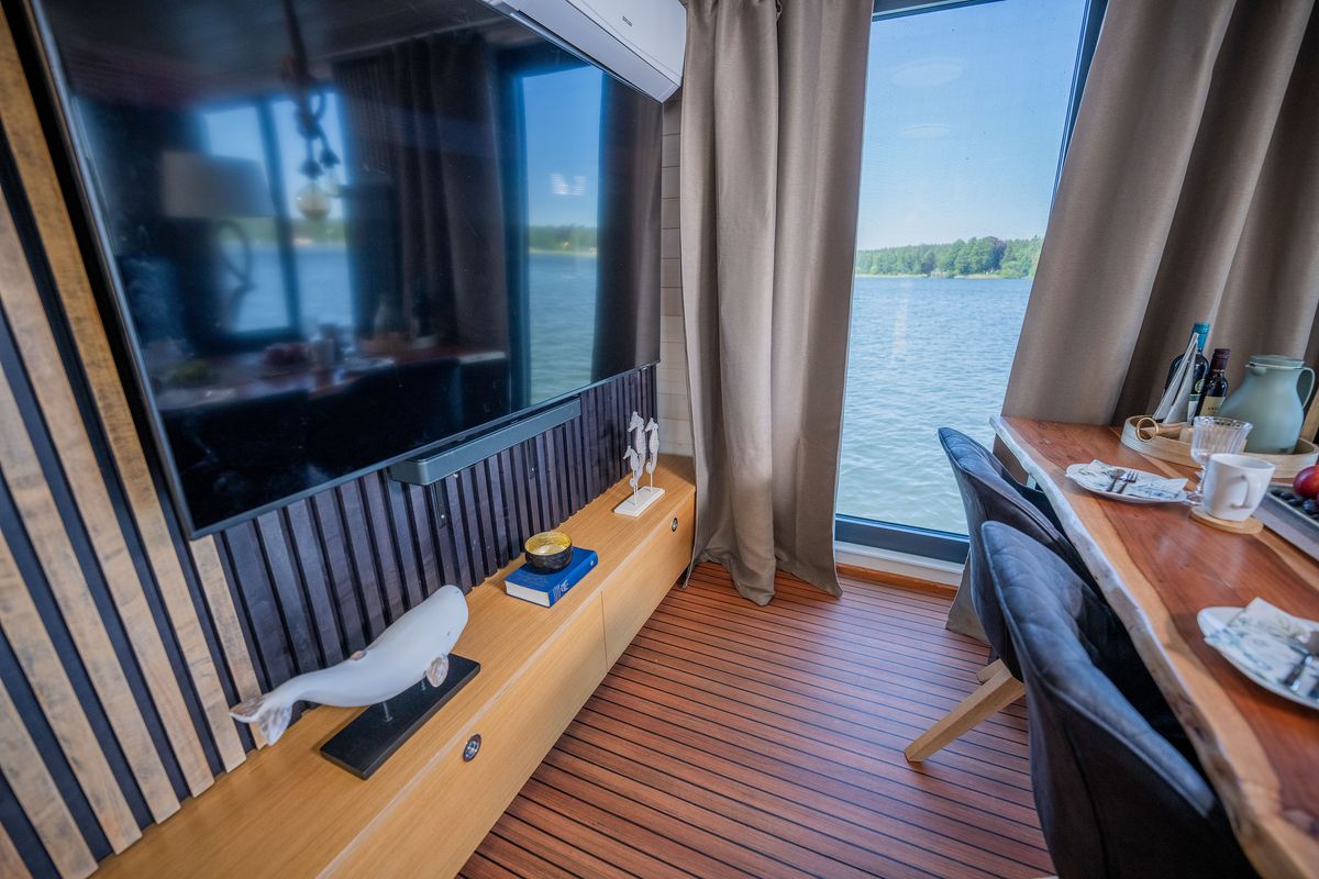 Salon of Ariella, a Woma D13 motorboat at Fürstenberg/Havel, Germany