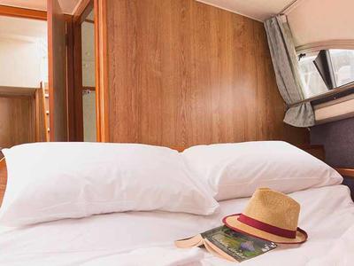 Cabin on Clipper - Comfort 29, a Cygnet Clipper motorboat at Casier, Italy