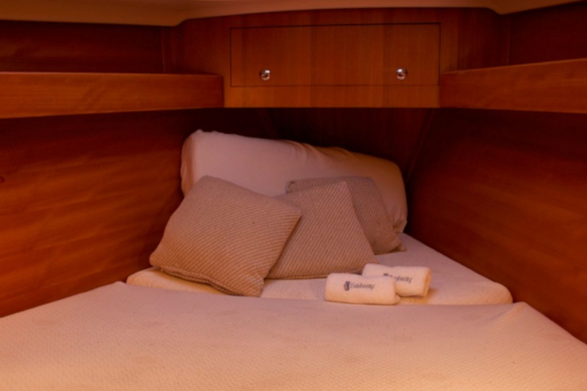 Cabin on Sailway Cinco, a Elan Impression 344 sailboat at Vigo, Spain