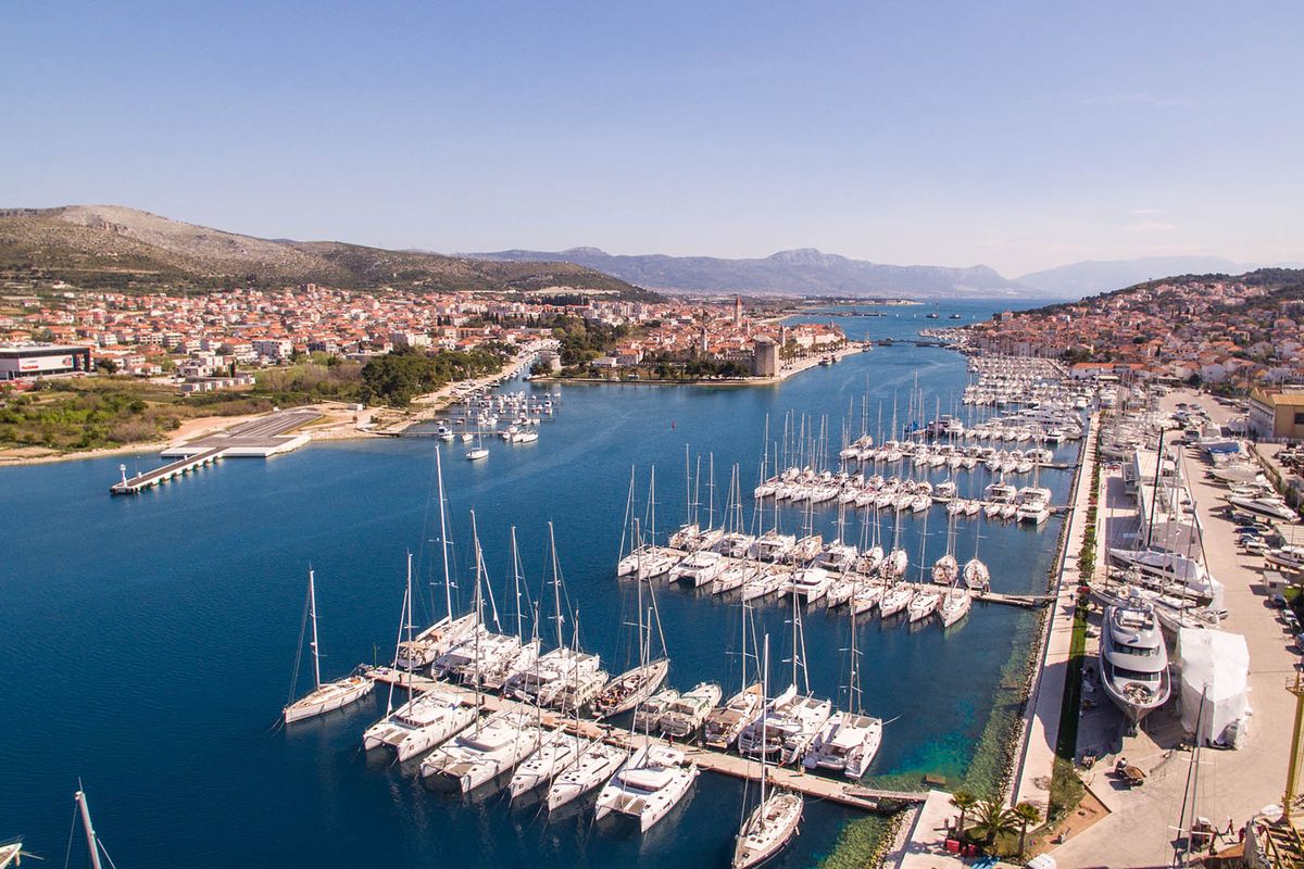 Alba, a Finnmaster T9 ST motorboat at Grad Trogir, Croatia